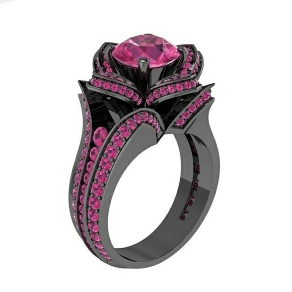 everrealli Jewelry - Stunning Pink & Black Rose Ring